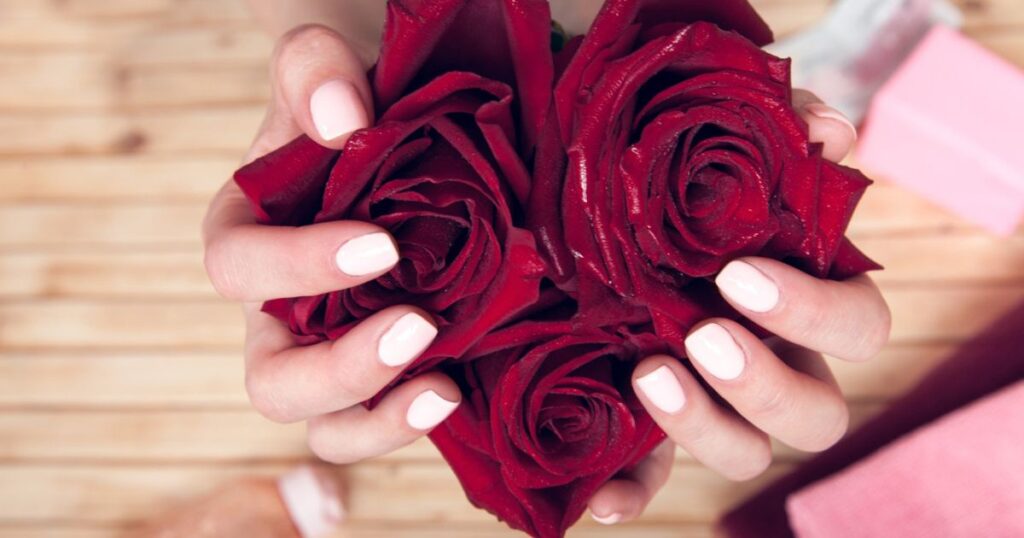 Romantic pink nails for your Valentine